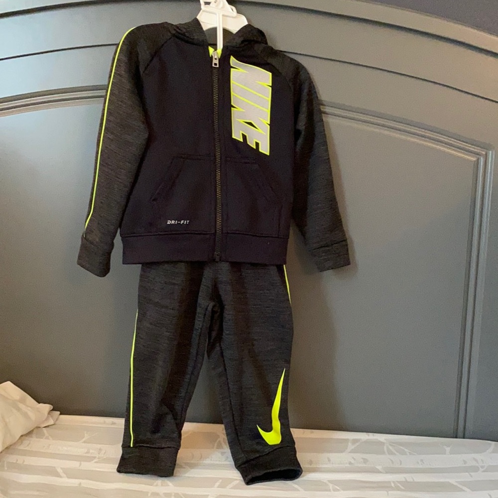 Nike sweatsuit jogger with full zip hoodie and pants. Gray black and yellow. 2T